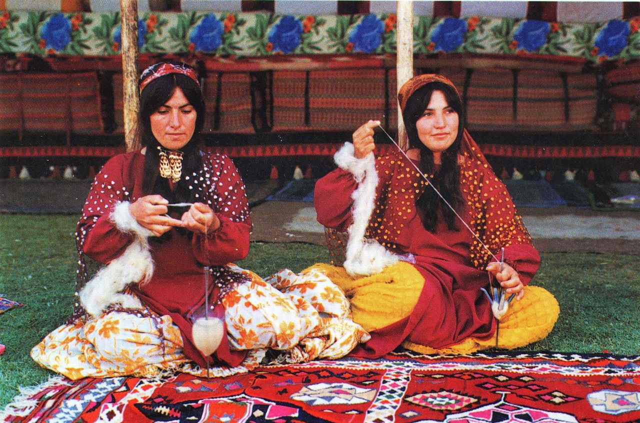 زنان عشایر,میز ملی گردشگری عشایر,اسماعیل خسروانی,تور عشایر,تور کوچزنان عشایر,میز ملی گردشگری عشایر,اسماعیل خسروانی,تور عشایر,تور کوچ